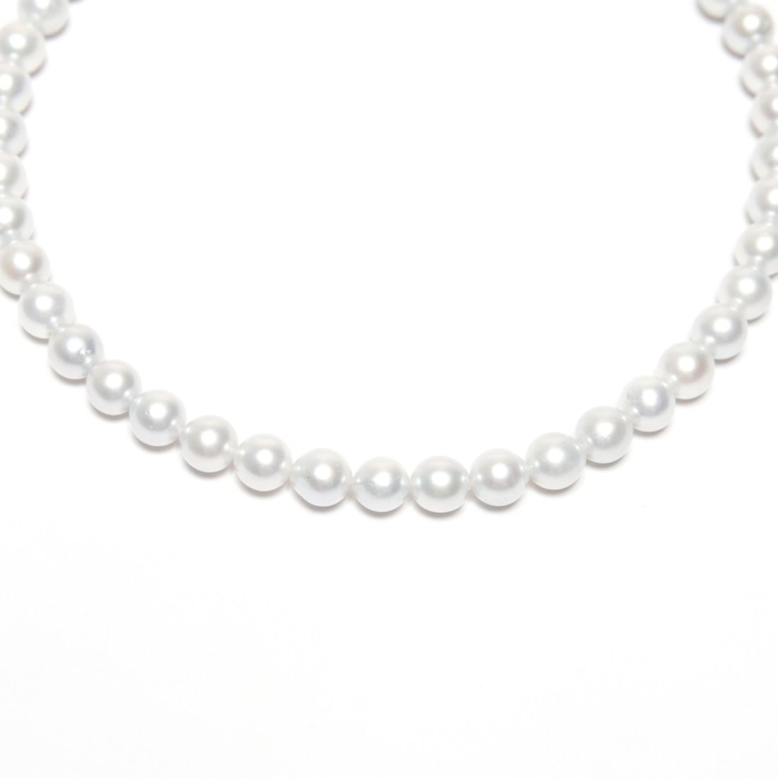 Japanese Akoya pearl necklace, gray pearl necklace: --- Catalog ---Category: DesignColor: GrayGender: WomenNecklace Type: NecklaceCategory: GeneralBrand: Unspecified--- Item List ---Section: ConditionRanking: Rank AB Used - Traces of usage, scratches /