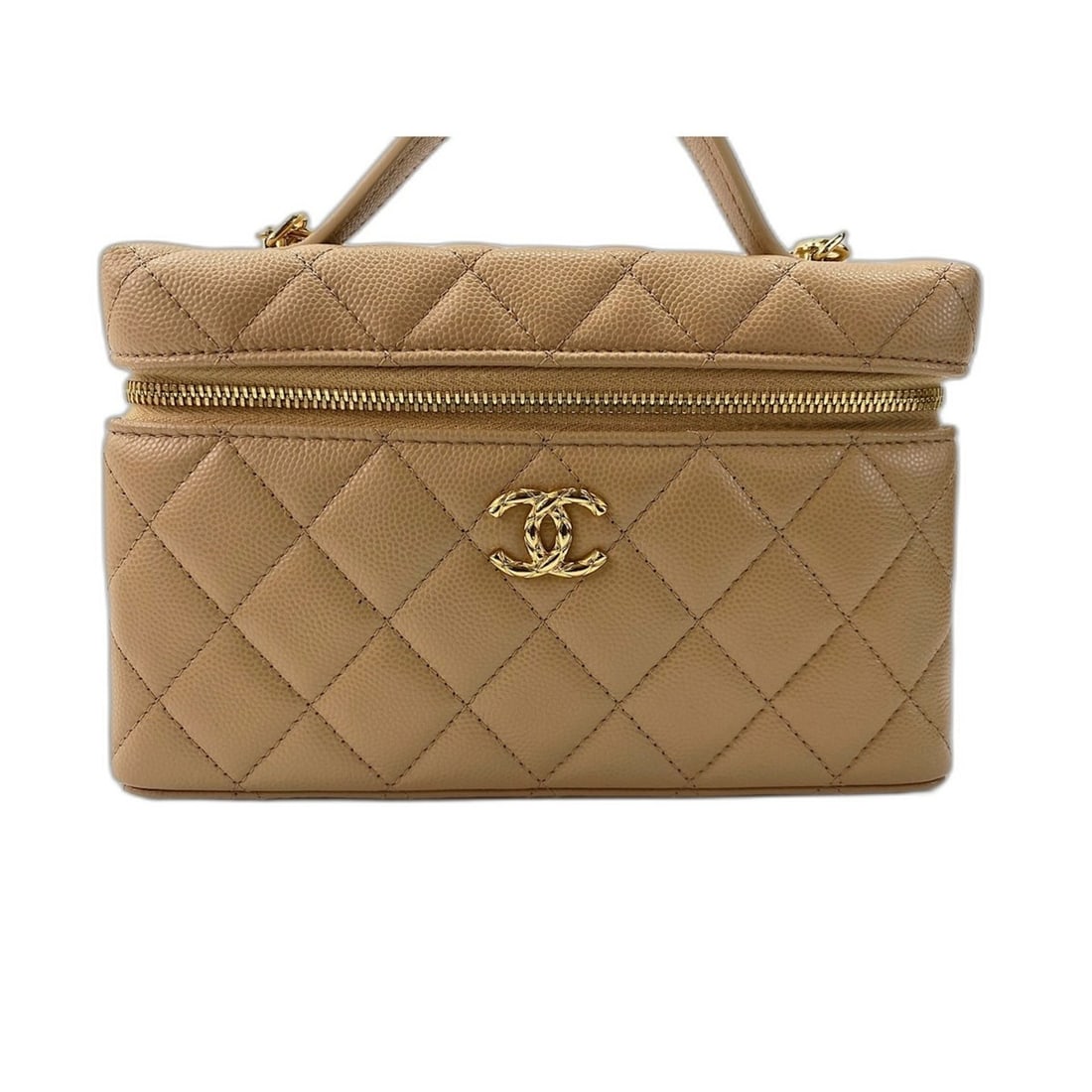 CHANEL Matelassé Shoulder Bag, Beige: --- Catalog ---Category: SizeSize (HxWxD): 11cm x 19cm x 5cm / 4.33'' x 7.48'' x 1.96''Category: DesignType: Shoulder bagColor: BeigeGender: WomenCategory: GeneralBrand: Chanel--- Item List ---Section