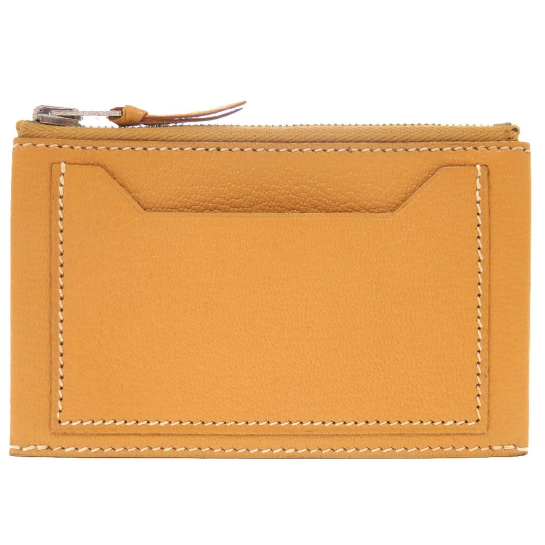 Excellent condition Hermès Clarisse PM Chevre Natural Sable wallet with silver hardware and D: --- Catalog ---Category: SizeSize (HxWxD): 7cm x 11cm / 2.75'' x 4.33''Category: DesignType: Coin purse/coin caseColor: Natural sableGender: MenMaterial: Chevre leather Category: GeneralBrand: HermesC