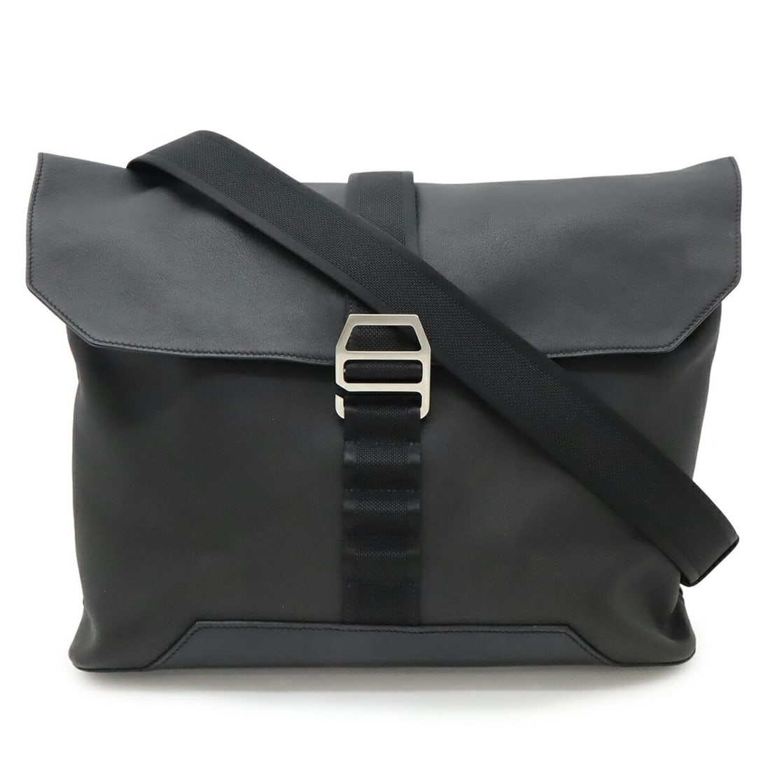 HERMES City Slide Shoulder Bag in Taurillon Cristobal Vache Hunter Black with A Stamp