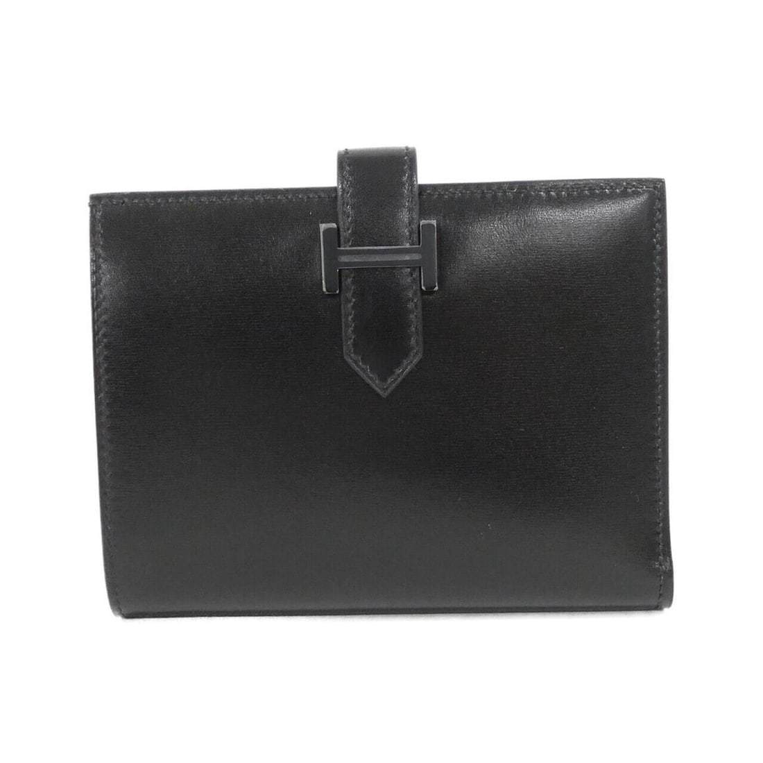 Hermes Bearn Compact Monochrome 083080CH Wallet: --- Catalog ---Category: SizeSize (HxWxD): 9.5cm x 12cm x 2cm / 3.74'' x 4.72'' x 0.78''Category: DesignType: Wallet (bi-fold)Color: BlackGender: MenMaterial: Box calf leather Category: GeneralMPN: 08