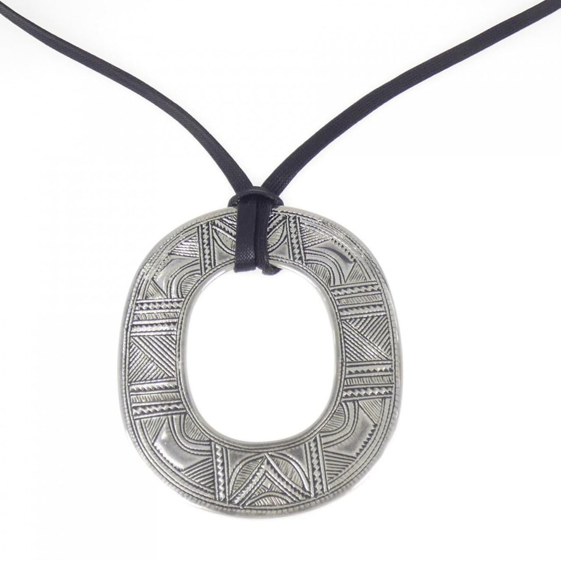 Hermes Hermès Touareg Necklace: --- Catalog ---Category: SizePendant Size: 87.3mm x 72.5mm / 3.43'' x 2.85''Neck Circumference: 80 cm / 31.49''Category: DesignColor: SilverGender: WomenMaterial: Silver 925Pendant Type: