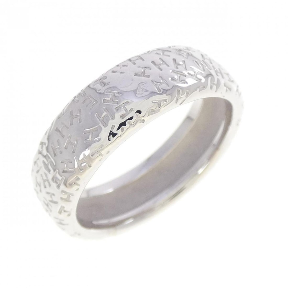 Hermes Hermès Toubou Ring: --- Catalog ---Category: SizeUS Size: 8.5Brand Size: 57Category: DesignType: Band ringGender: WomenMaterial: White gold (18K)Category: GeneralBrand: Hermes--- Item List ---Section: ConditionRanking: R