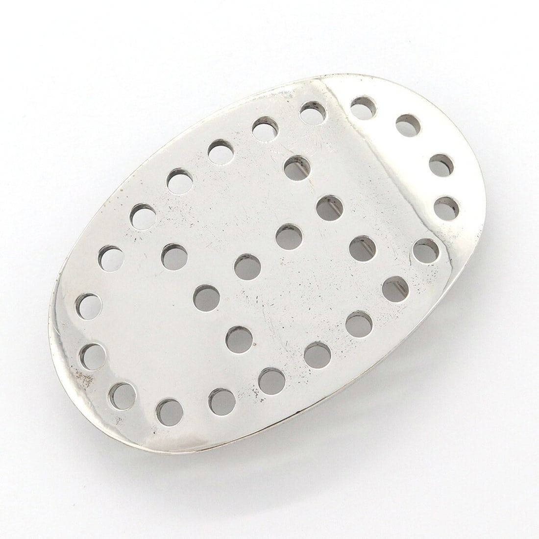 Hermes Evelyne Belt Buckle, Perforated H Silver Metal, Reversible, Men's, Oval: --- Catalog ---Category: SizeBuckle Size: 7cm x 4.5cm / 2.75'' x 1.77''Category: DesignType: Standard beltGender: MenMaterial (Buckle): MetalCategory: GeneralBrand: Hermes--- Item List ---Section: