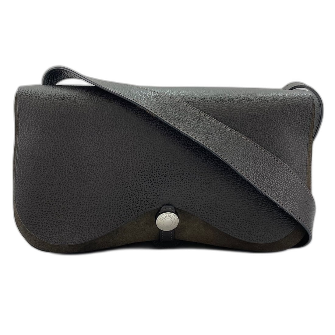 Hermes Colorado MM Shoulder Bag, Brown: --- Catalog ---Category: SizeSize (HxWxD): 19cm x 30cm x 7.5cm / 7.48'' x 11.81'' x 2.95''Strap Length: 71cm / 27.95''Category: DesignType: Shoulder bagColor: BrownGender: WomenCategory: GeneralLine: