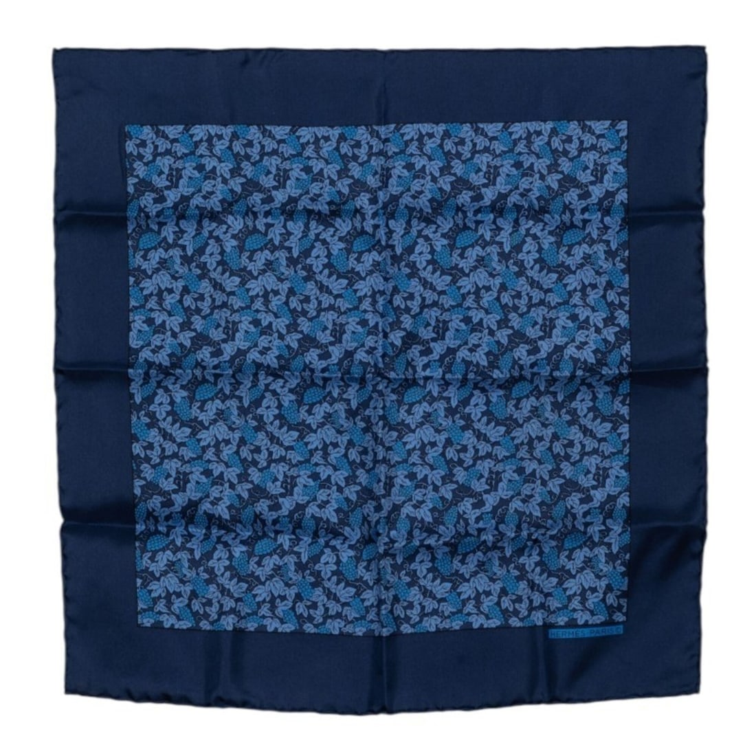 Hermes Carre 45 Petit Gavroche Grape Vines Handkerchief Scarf Muffler Navy Blue Silk Women's HERMES: --- Catalog ---Category: SizeSize (LxW): 41.5cm x 41cm / 16.33'' x 16.14''Category: DesignType: HandkerchiefColor: Blue, NavyGender: WomenMaterial: Silk Category: GeneralBrand: Hermes--- Item List ---