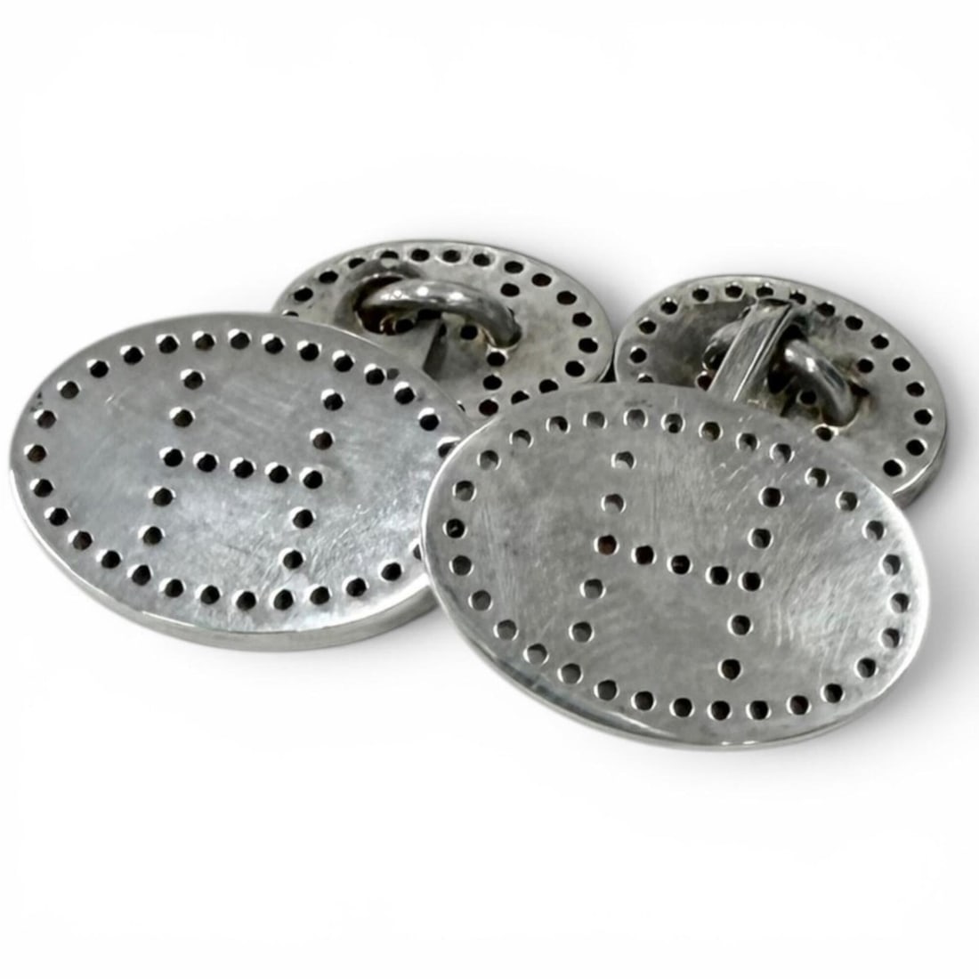 HERMES SV925 Eclipse Evelyne motif H logo cufflinks, silver, weight 10g, men's.: --- Catalog ---Category: DesignType: CufflinksColor: SilverGender: MenMaterial: Silver 925Category: GeneralBrand: Hermes--- Item List ---Section: ConditionRanking: Rank A Used - A few traces of usage,