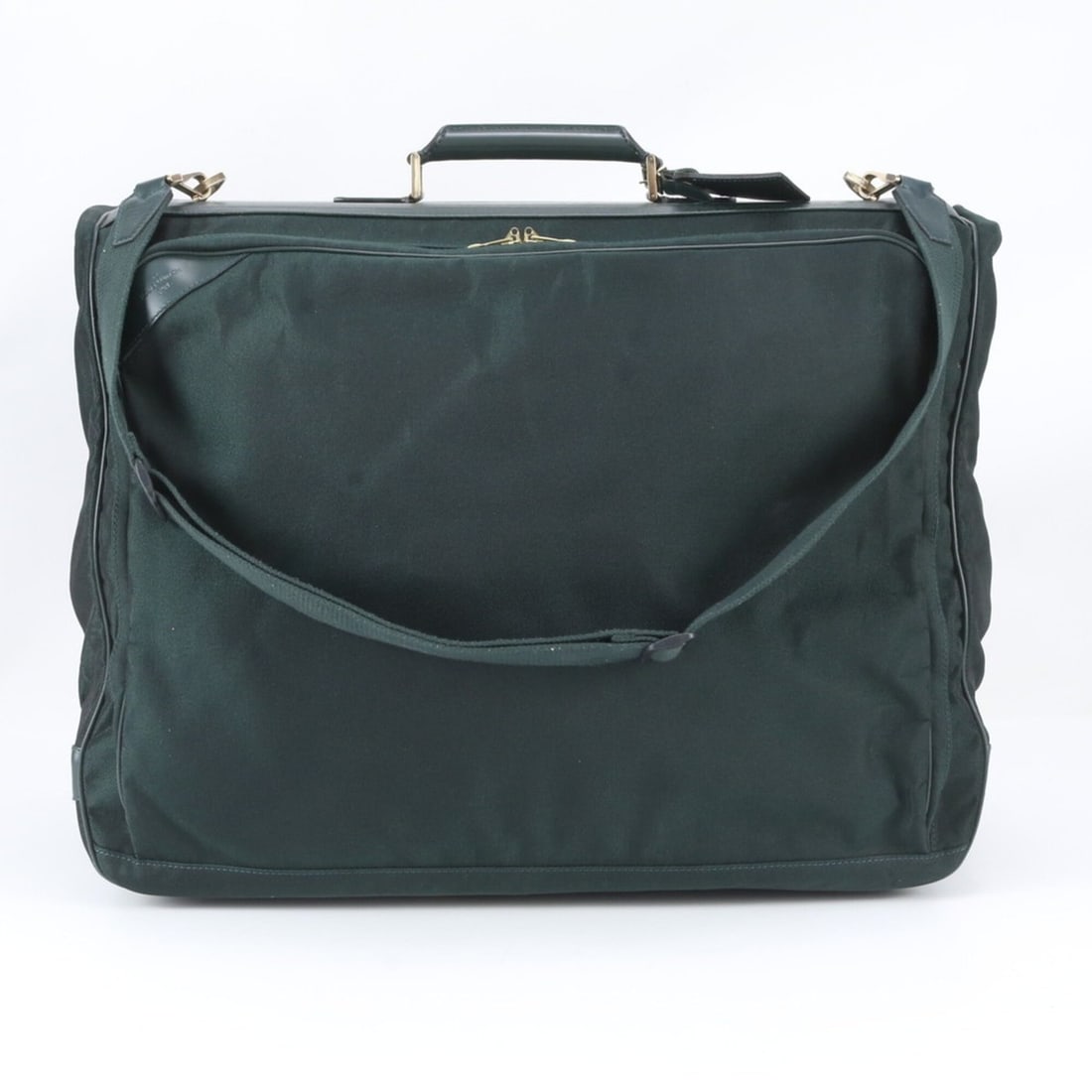 Louis Vuitton Taiga Portable Cinq Centrée M30704 2-Way Garment Shoulder Bag for Men: --- Catalog ---Category: SizeSize (HxWxD): 46cm x 59cm x 25cm / 18.11'' x 23.22'' x 9.84''Category: DesignType: Shoulder bagColor: EpiseaGender: MenMaterial: Leather , Canvas Category: GeneralMPN: M30