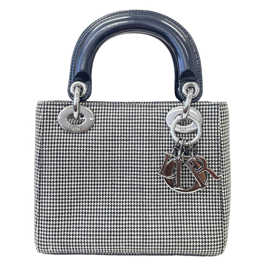 Christian Dior Lady Mini Houndstooth Shoulder Bag MA-0969 Gray Women's: --- Catalog ---Category: SizeSize (HxWxD): 14cm x 17cm x 7cm / 5.51'' x 6.69'' x 2.75''Category: DesignType: Shoulder bagColor: Black, GrayGender: WomenCategory: GeneralMPN: MA-0969Brand: Christian Di