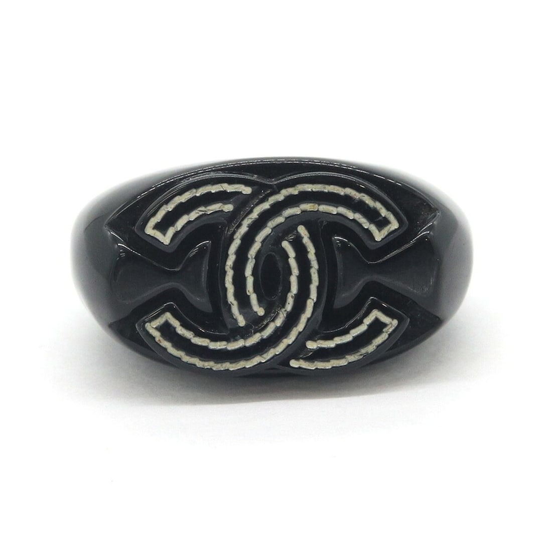 Chanel Ring, Coco Mark, Black Resin, 1 05A, 2005 Model, Women's, CHANEL: --- Catalog ---Category: SizeJP Size: 13US Size: 6.5Category: DesignType: Band ringColor: BlackGender: WomenMaterial: ResinCategory: GeneralBrand: ChanelCountry of Origin: France--- Item List ---Secti