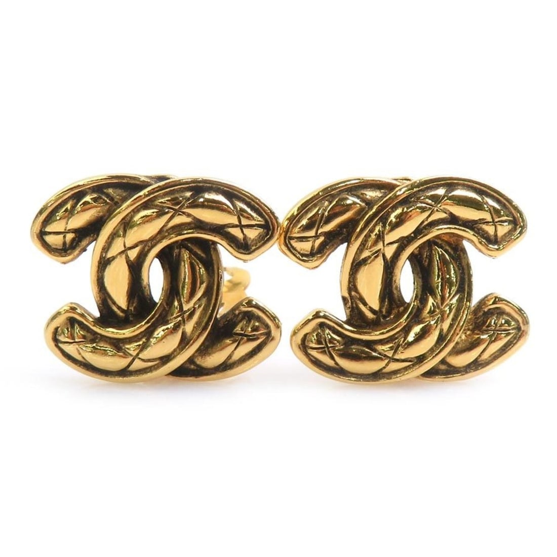 Chanel earrings, Coco Mark design, metal, gold, women's, e62132i: --- Catalog ---Category: SizeSize (HxWxD): 20.00mm x 25.00mm / 0.79'' x 0.98''Category: DesignType: Clip earringsColor: GoldGender: WomenMaterial: MetalCategory: GeneralBrand: Chanel--- Item List ---S