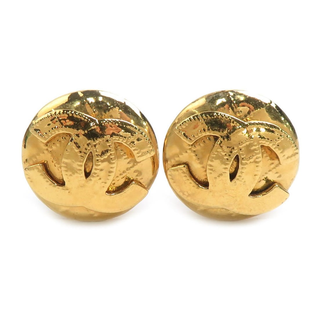 Chanel earrings, Coco Mark design, metal, gold, women's, e62131a: --- Catalog ---Category: SizeSize (HxWxD): 35.00mm x 35.00mm / 1.38'' x 1.38''Category: DesignType: Clip earringsColor: GoldGender: WomenMaterial: MetalCategory: GeneralBrand: ChanelCountry of Origin:
