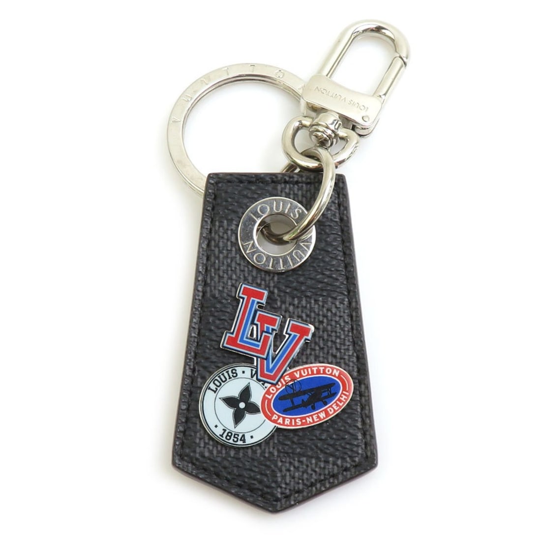 Louis Vuitton LOUIS VUITTON Charm Keyring Damier Graphite Portefeuille Enchappé LV League Canvas: --- Catalog ---Category: SizeSize (HxWxD): 12cm x 4cm / 4.72'' x 1.57''Category: DesignType: KeyringColor: Black, IvoryGender: Men,WomenMaterial: Damier GraphiteCategory: GeneralMPN: M62754Brand: