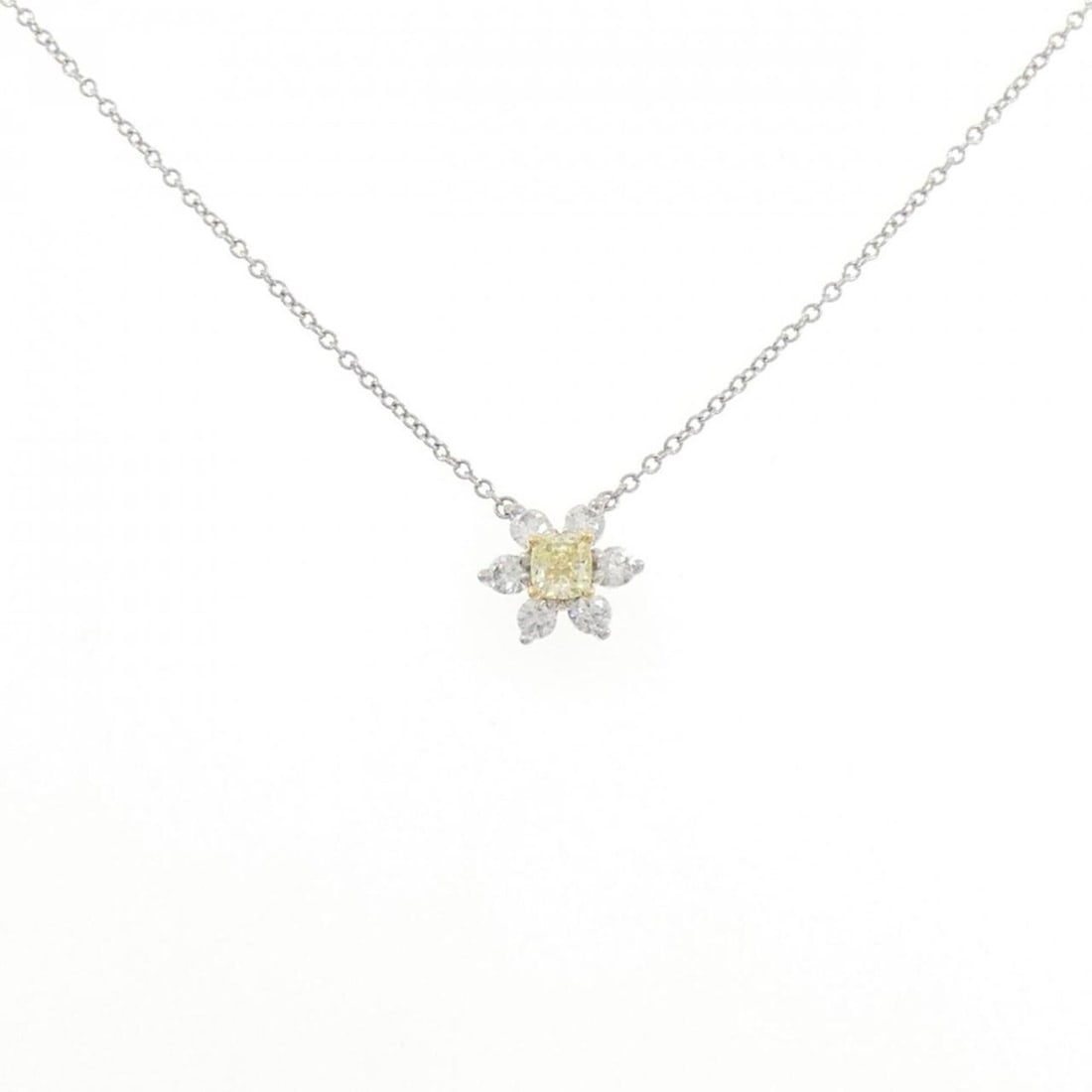 Tiffany Buttercup Necklace: --- Catalog ---Category: SizePendant Size: 7.8mm x 8.8mm / 0.3'' x 0.34''Neck Circumference: 41 cm / 16.14''Category: DesignGender: WomenMaterial: Platinum 950, Yellow gold (18K)Pendant Type: