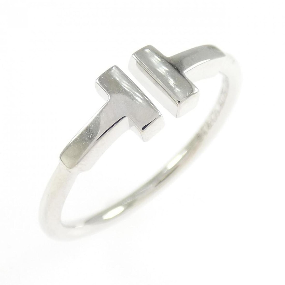 Tiffany T Wire Ring: --- Catalog ---Category: SizeJP Size: 15US Size: 7.5Category: DesignType: Band ringGender: WomenMaterial: White gold (18K)Category: GeneralBrand: Tiffany--- Item List ---Section: ConditionRanking: