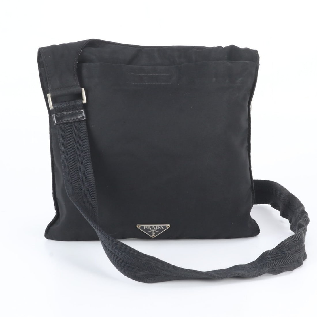 Prada Tessuto Nylon Triangle Logo Leather Shoulder Bag Messenger for Men: --- Catalog ---Category: SizeSize (HxWxD): 25cm x 25cm x 1cm / 9.84'' x 9.84'' x 0.39''Category: DesignType: Messenger bag, Shoulder bagColor: BlackGender: MenMaterial: Nylon , Leather Category: Gener