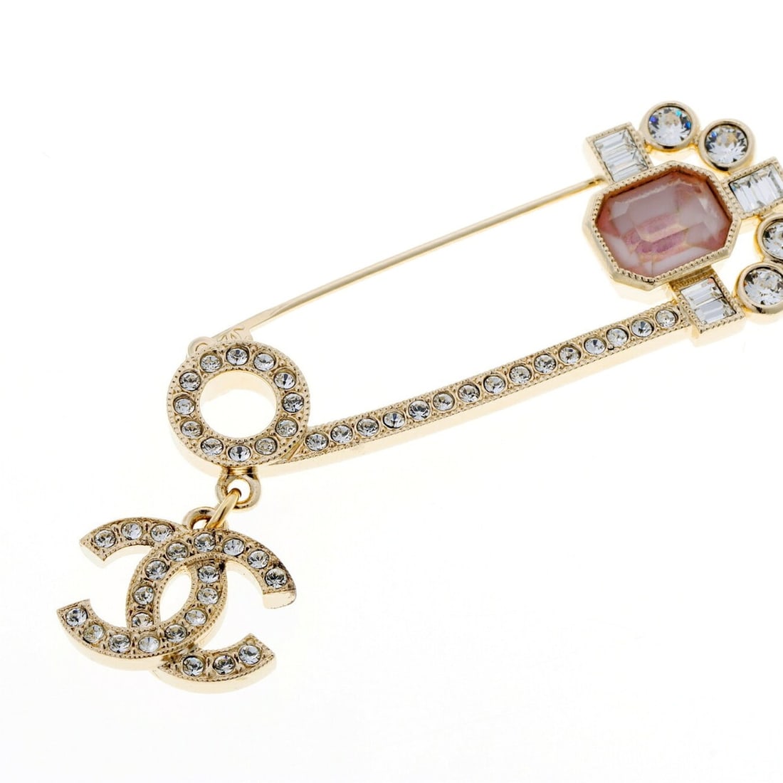Chanel Coco Mark Pin Brooch C22B AB9344 Rhinestone Metal Gold: --- Catalog ---Category: SizeSize (HxWxD): 2cm x 5.5cm / 0.78'' x 2.16''Category: DesignType: Pin broochColor: GoldGender: WomenMaterial: Gold plating, RhinestoneCategory: GeneralBrand: ChanelCountry 