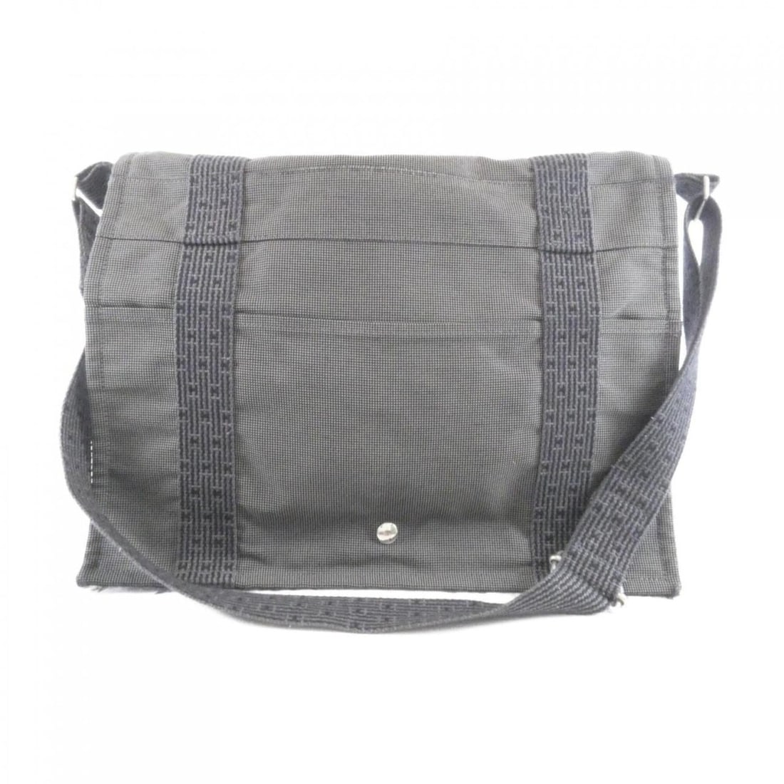 Hermes Herline Bassas MM 101057M Shoulder Bag: --- Catalog ---Category: SizeSize (HxWxD): 32cm x 41cm x 9cm / 12.59'' x 16.14'' x 3.54''Category: DesignType: Shoulder bagColor: BlackGender: Women,MenMaterial: Canvas Category: GeneralMPN: 101057MBr