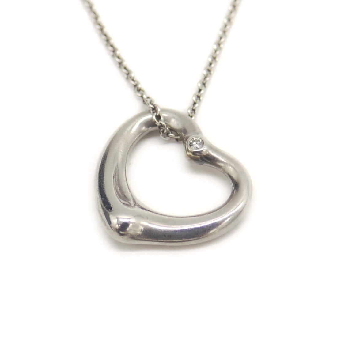 TIFFANY & Co. Tiffany Elsa Peretti Heart 1P Diamond Pendant Necklace, Sterling Silver 925, Cable: --- Catalog ---Category: SizePendant Size: 19.8mm x 22.4mm / 0.77'' x 0.88''Neck Circumference: 41 cm / 16.14''Category: DesignGender: WomenMaterial: Silver 925Necklace Type: Pendant necklaceCategory: