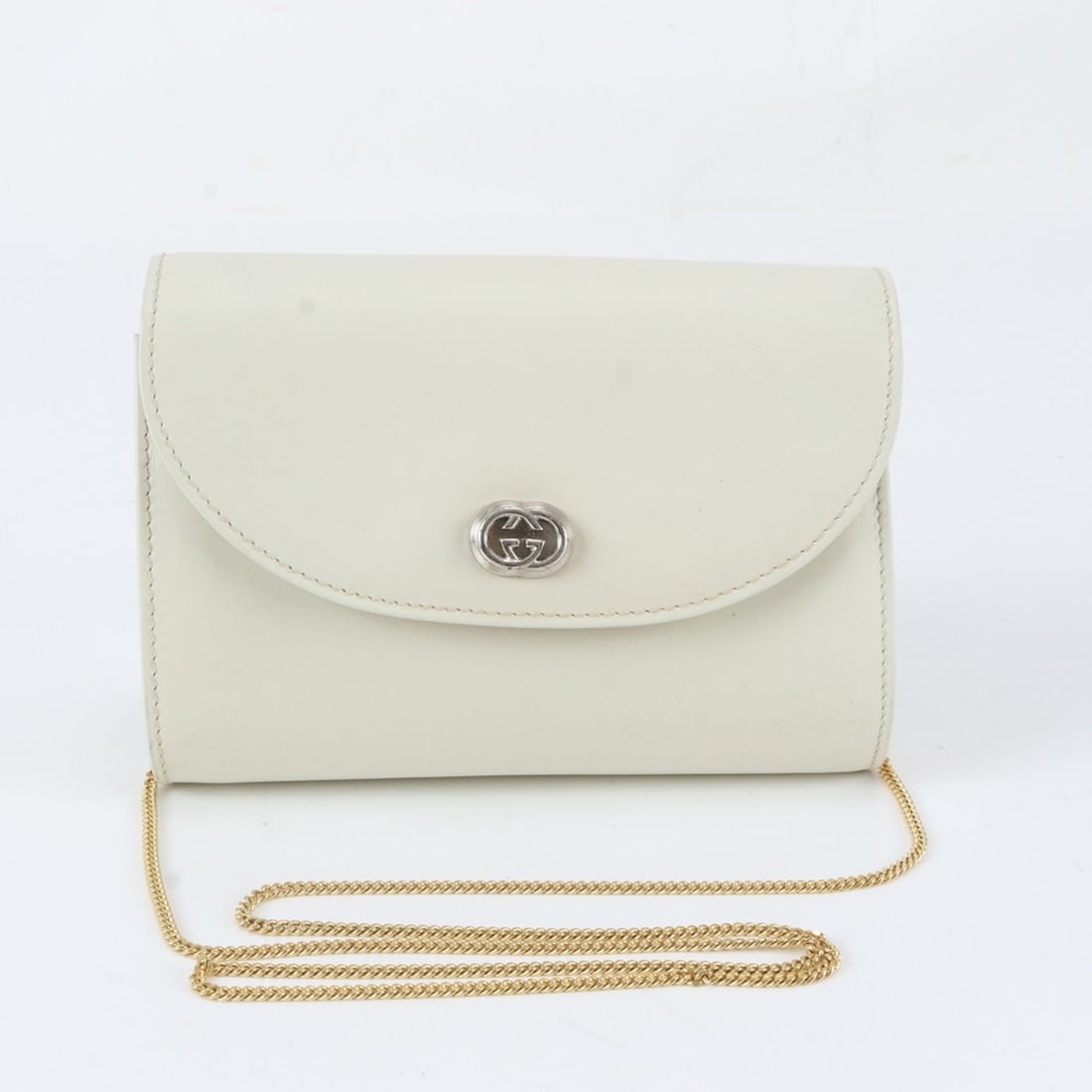 Gucci Old Leather 2-Way Chain Shoulder Bag Clutch for Women: --- Catalog ---Category: SizeSize (HxWxD): 15cm x 20cm x 4cm / 5.9'' x 7.87'' x 1.57''Category: DesignType: Clutch bag, Shoulder bagColor: WhiteGender: WomenMaterial: Leather Category: GeneralBrand: G