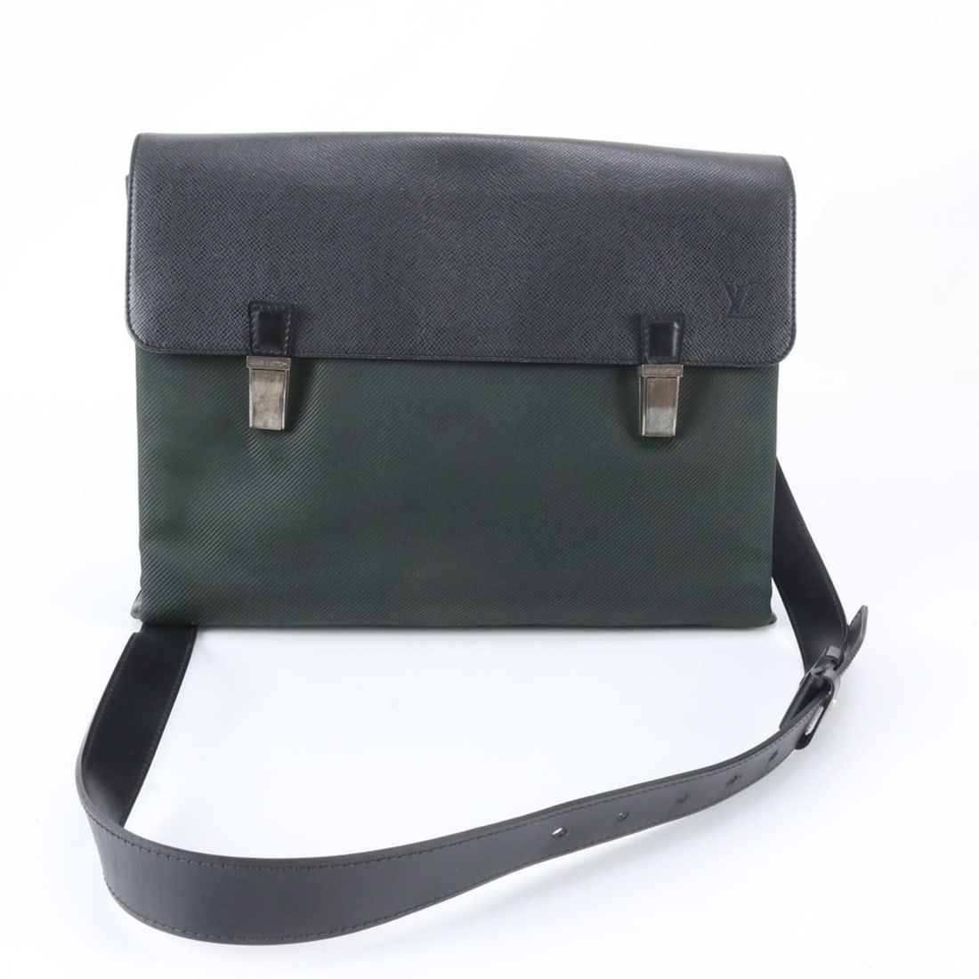Louis Vuitton Taiga Saratov GM M30882 Leather Shoulder Bag Messenger for Men