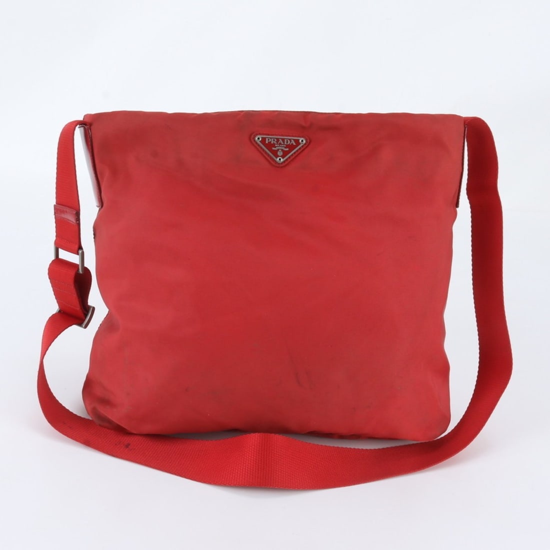 Prada Tessuto Nylon Triangle Logo Leather Shoulder Bag Messenger for Men: --- Catalog ---Category: SizeSize (HxWxD): 28cm x 30cm x 8cm / 11.02'' x 11.81'' x 3.14''Category: DesignType: Messenger bag, Shoulder bagColor: Red colorGender: MenMaterial: Nylon , Leather Category: