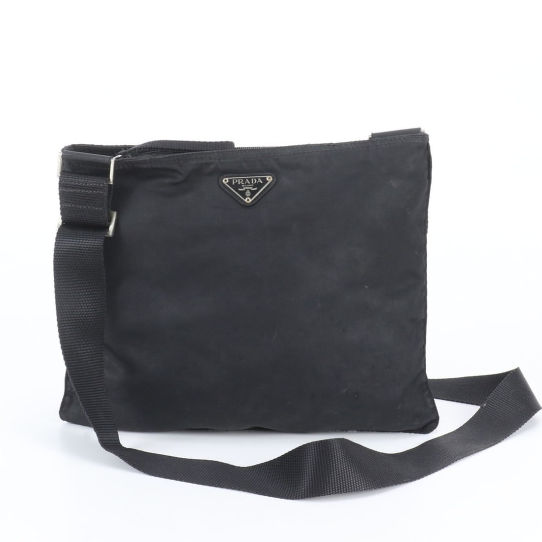 Prada Tessuto Nylon Triangle Logo Leather Shoulder Bag Messenger for Men: --- Catalog ---Category: SizeSize (HxWxD): 25cm x 31cm x 2cm / 9.84'' x 12.2'' x 0.78''Category: DesignType: Messenger bag, Shoulder bagColor: BlackGender: MenMaterial: Nylon , Leather Category: Gener