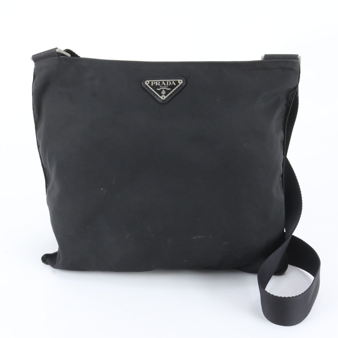 Prada Tessuto Nylon Triangle Logo Leather Shoulder Bag Messenger Black Men's: --- Catalog ---Category: SizeSize (HxWxD): 28cm x 30cm x 4cm / 11.02'' x 11.81'' x 1.57''Category: DesignType: Messenger bag, Shoulder bagColor: BlackGender: MenMaterial: Nylon Category: