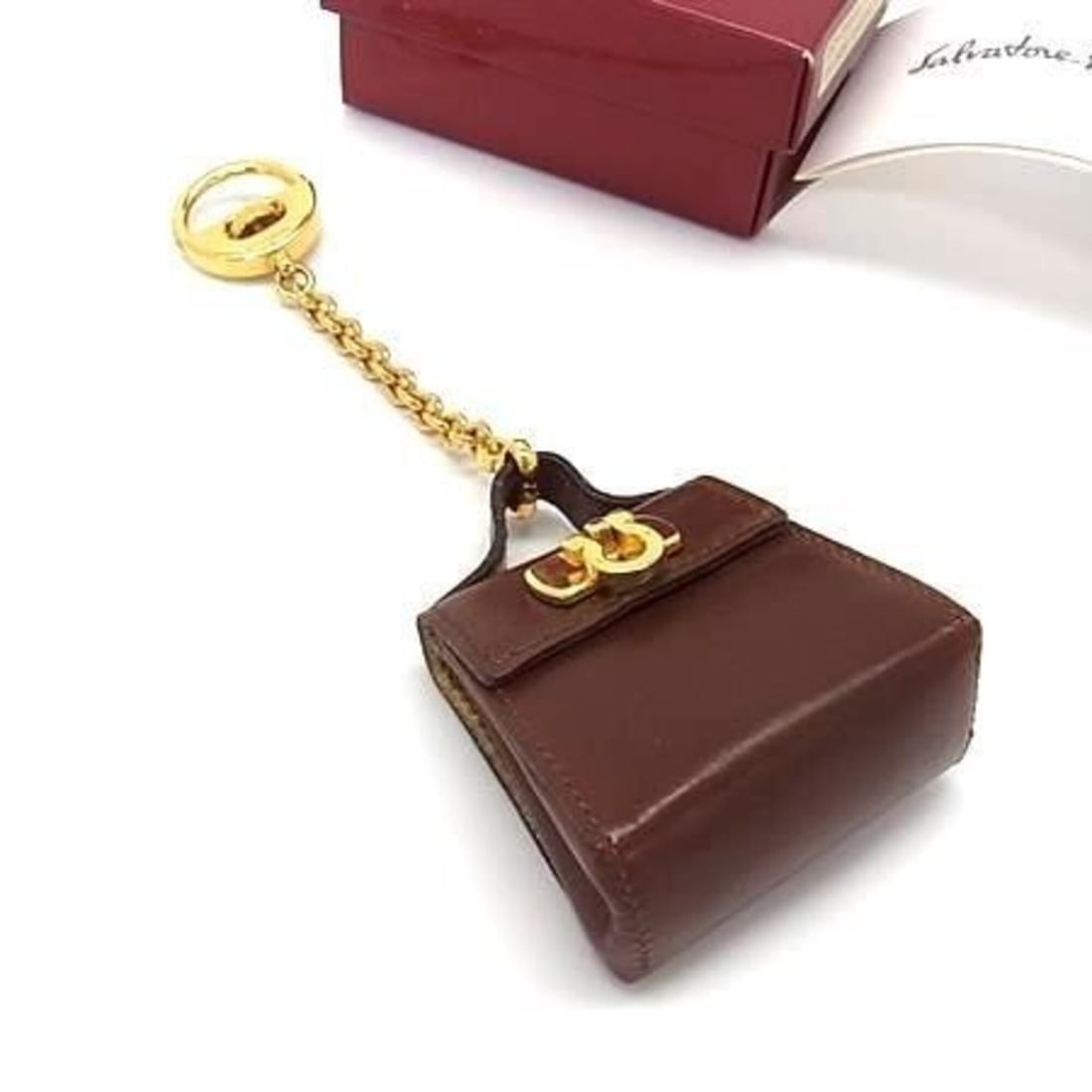 Salvatore Ferragamo Keychain, Gancini Bag Motif, 22 5641, Brown Calf Leather, Women's Charm: --- Catalog ---Category: SizeSize (HxWxD): 15cm x 6cm x 2cm / 5.9'' x 2.36'' x 0.78''Category: DesignType: KeyringColor: BrownGender: WomenMaterial: LeatherLeather/Fur Type: CalfskinCategory: GeneralL