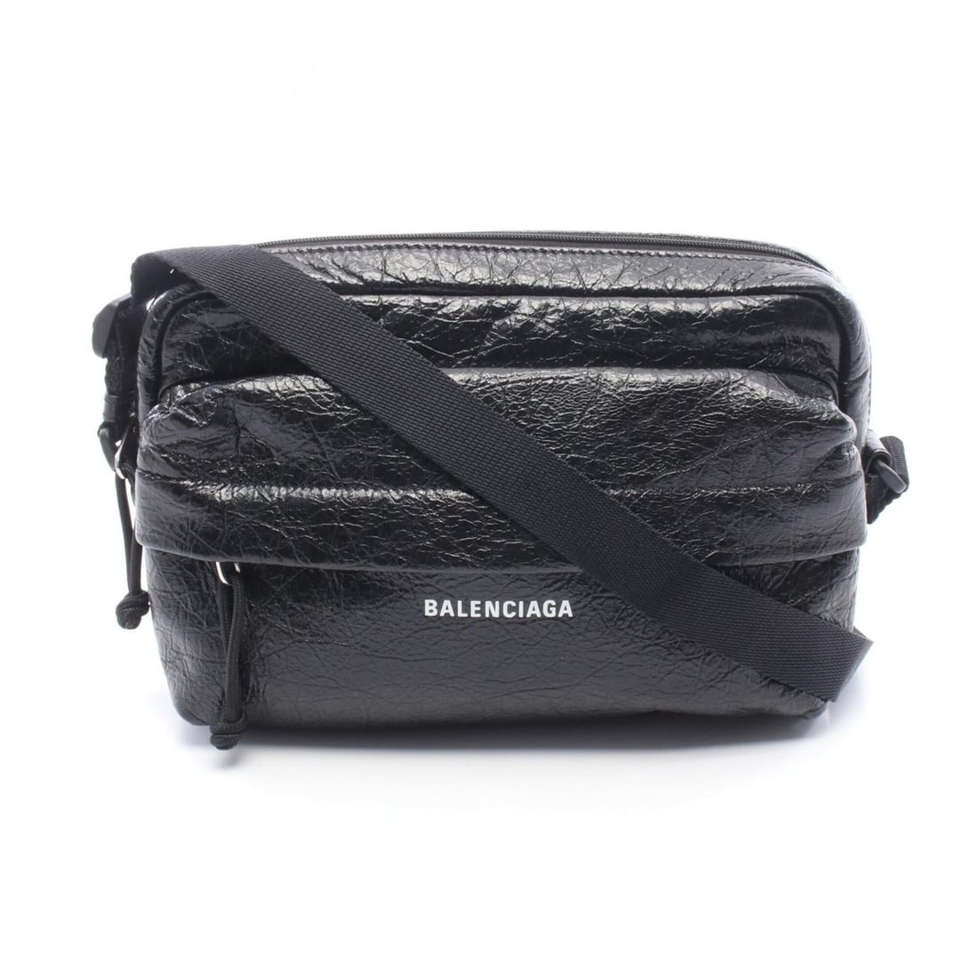 Balenciaga Explorer Camera Bag, Shoulder Handbag, Leather, Men's, Black/White, 845592: --- Catalog ---Category: SizeSize (HxWxD): 16cm x 24cm x 3.5cm / 6.29'' x 9.44'' x 1.37''Category: DesignType: Handbag, Shoulder bagColor: Black, WhiteGender: MenMaterial: Leather Category: GeneralMPN