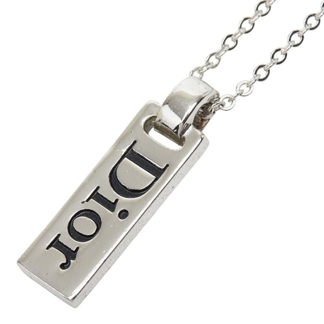 Christian Dior Dior Logo Plate Chain Pendant Necklace, Silver Metal, Women's: --- Catalog ---Category: SizePendant Size: 7.7mm x 25.9mm / 0.3'' x 1.01''Neck Circumference: 45 cm / 17.71''Category: DesignColor: SilverGender: WomenMaterial: MetalNecklace Type: Pendant necklaceCat