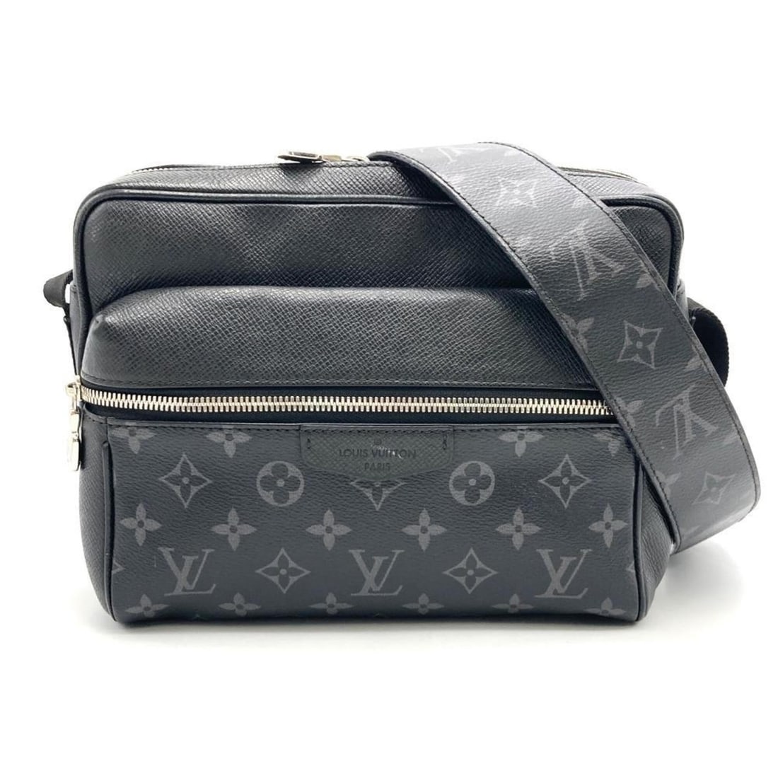 Louis Vuitton Outdoor Messenger PM Shoulder Bag, Taiga Rama, M30233, Noir (FO5109), Men's: --- Catalog ---Category: SizeSize (HxWxD): 18.5cm x 25cm x 8cm / 7.28'' x 9.84'' x 3.14''Category: DesignType: Shoulder bagColor: Black, NoirGender: MenMaterial: Taigarama Category: GeneralMPN: