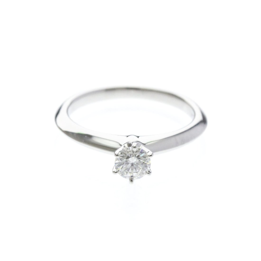 Tiffany Solitaire Diamond Ring Platinum Fashion Diamond Band Ring Carat/0.28 Silver: --- Catalog ---Category: SizeWeight: 3.6g / 0.12oz.JP Size: 6US Size: 3.5Stone Size (HxW): 4.18mm x 4.21mm / 0.16'' x 0.17''Category: DesignType: Band ringColor: SilverMetal: PlatinumStone: DiamondSty