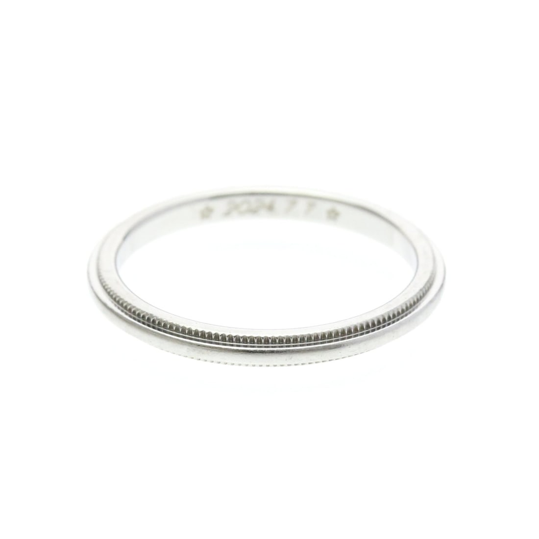 Tiffany Milgrain Ring Platinum Fashion No Stone Band Ring Silver: --- Catalog ---Category: SizeWidth: 2.3mm / 0.09''Weight: 3.6g / 0.12oz.JP Size: 13.5US Size: 6.5-7Category: DesignType: Band ringColor: SilverMetal: PlatinumStone: No StoneStyle: FashionGender: Women