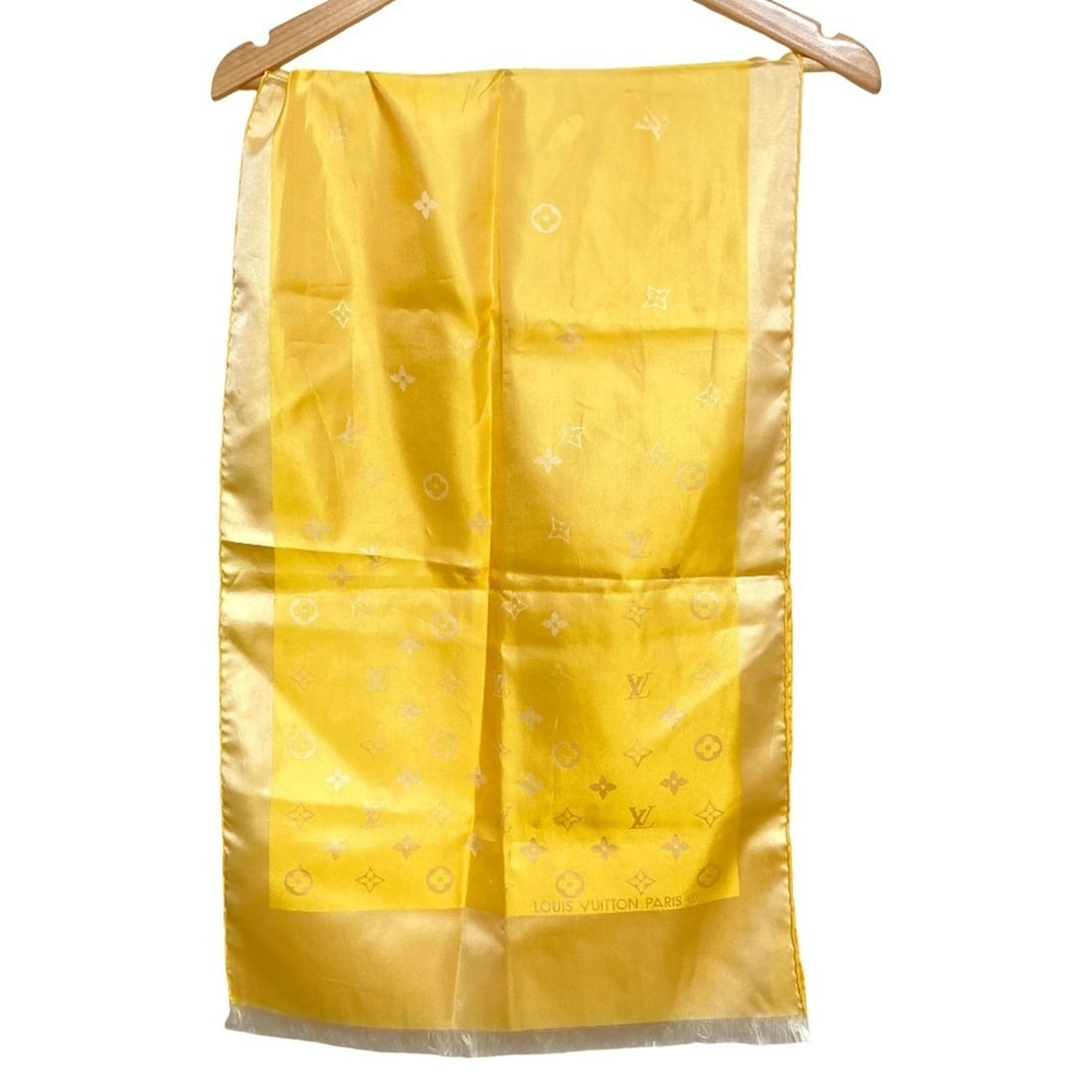 LOUIS VUITTON Louis Vuitton Echarpe Capri Monogram Jacquard Silk Stole Yellow Women's: --- Catalog ---Category: SizeSize (LxW): 1.13m x 35.5cm / 44.88'' x 13.97''Category: DesignType: ScarfColor: YellowGender: WomenCategory: GeneralBrand: Louis Vuitton--- Item List ---Section:
