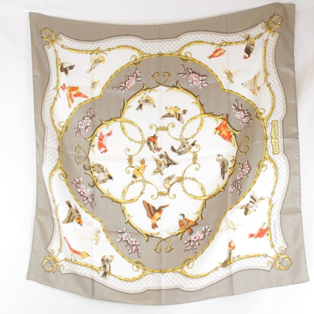 HERMES Hermes Silk Scarf/Muffler, Gray, Women's: --- Catalog ---Category: SizeSize (LxW): 90cm x 90cm / 35.43'' x 35.43''Category: DesignType: ScarfColor: Black, GrayGender: WomenMaterial: Silk Category: GeneralBrand: HermesCountry of Origin: France
