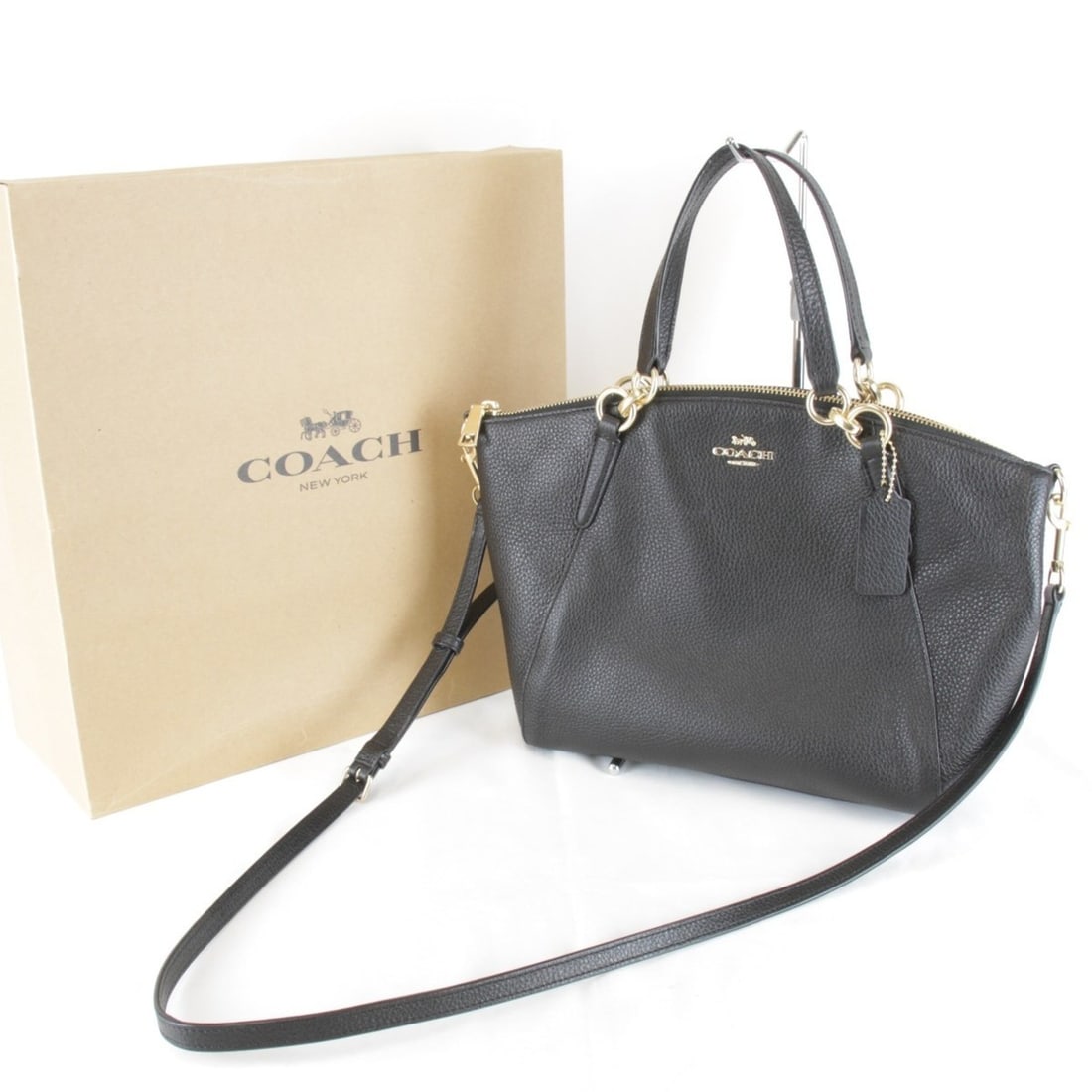 COACH Small Kelsey Satchel 2-Way Bag F28993 Shoulder Leather Black Women's: --- Catalog ---Category: SizeSize (HxWxD): 24cm x 35cm x 8cm / 9.44'' x 13.77'' x 3.14''Category: DesignType: Shoulder bagColor: BlackGender: WomenMaterial: Leather Category: GeneralBrand: Coach--- It