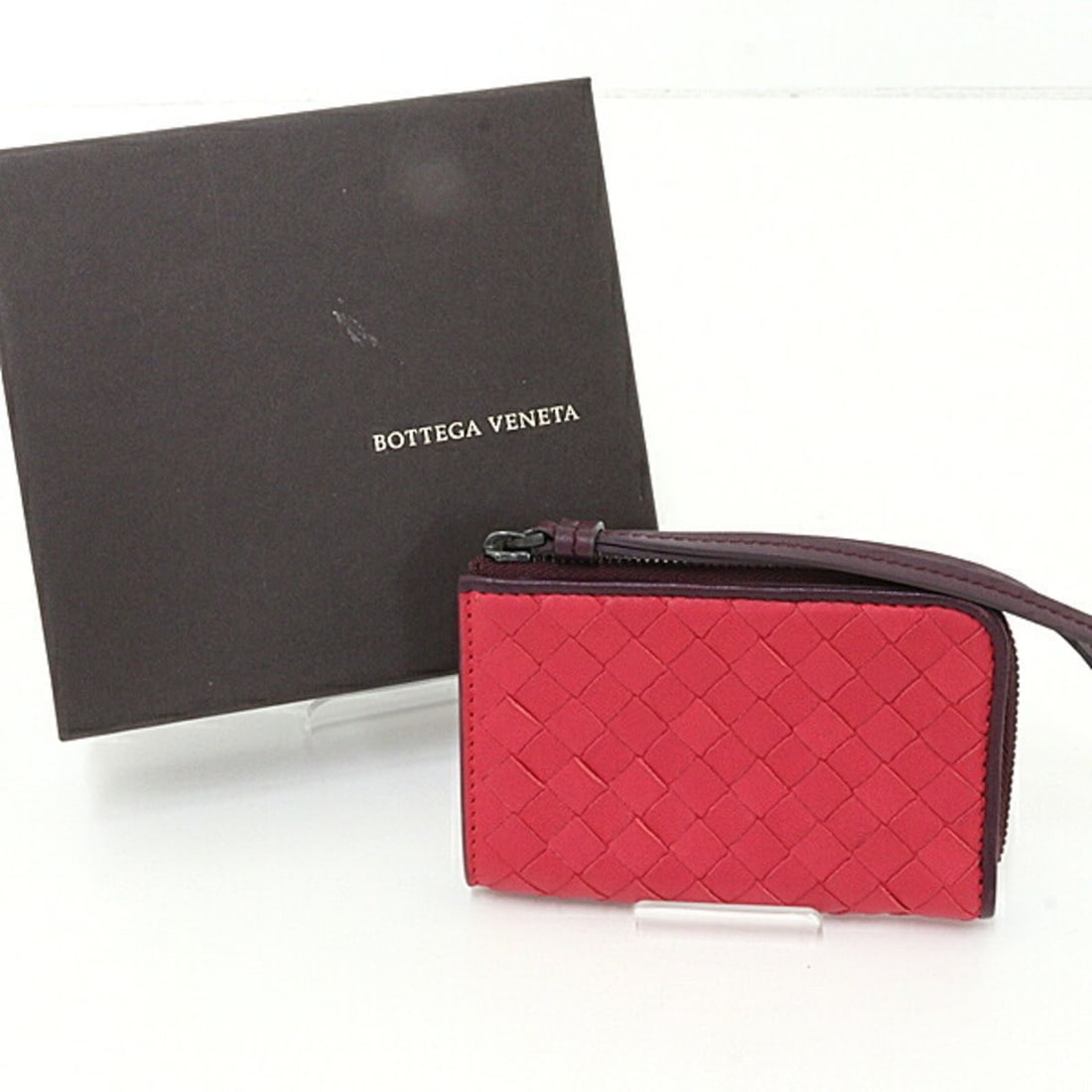 Bottega Veneta Zip Coin Pass Case 244825 Red: --- Catalog ---Category: SizeWeight: 42g / 1.48oz.Size (HxWxD): 7.5cm x 11cm x 1.5cm / 2.95'' x 4.33'' x 0.59''Category: DesignType: Coin purse/coin caseColor: Red colorGender: WomenCategory: GeneralB