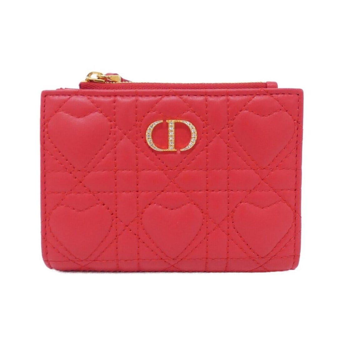 Christian Dior Caro Dahlia Wallet S4208UJNH: --- Catalog ---Category: SizeSize (HxWxD): 9cm x 12cm x 2cm / 3.54'' x 4.72'' x 0.78''Category: DesignType: Wallet (bi-fold)Color: Red colorGender: WomenMaterial: Leather Leather/Fur Type: LambskinCat