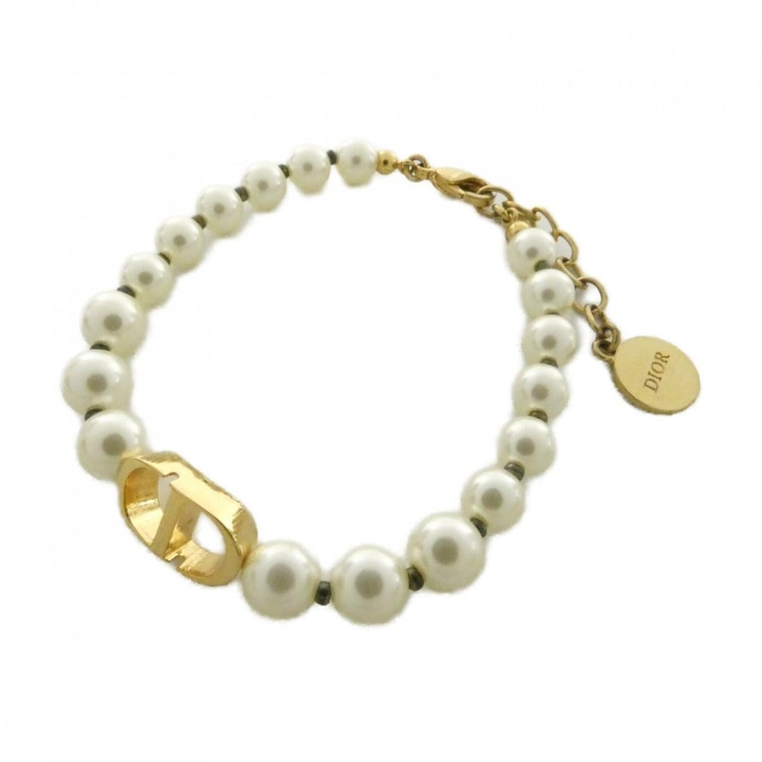 Christian Dior 30 Montaigne B1096MTGRS Bracelet: --- Catalog ---Category: SizeLength: 17.5cm - 19.5cm / 6.88'' - 7.67''Category: DesignType: Charm braceletColor: Gold, WhiteGender: WomenCategory: GeneralMPN: B1096MTGRSBrand: Christian Dior--- Item
