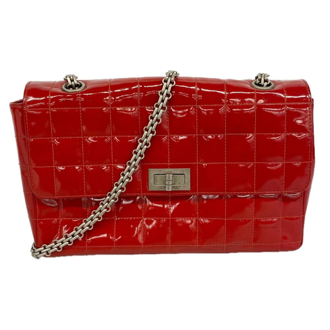 Chanel Shoulder Bag 2.55 Chocolate Bar Double Chain Patent Leather Red Women's OP013687: --- Catalog ---Category: SizeSize (HxWxD): 17cm x 25cm x 6cm / 6.69'' x 9.84'' x 2.36''Category: DesignType: Shoulder bagColor: Red colorGender: WomenMaterial: Patent leather Hardware Color: SilverCat