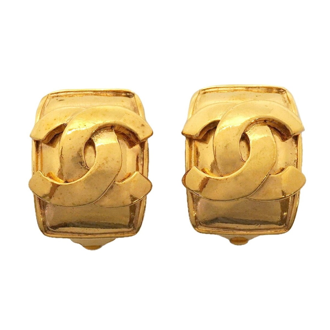 Chanel earrings, Coco Mark, GP plated, gold, women's.: --- Catalog ---Category: SizeSize (HxWxD): 24.60mm x 18.90mm / 0.97'' x 0.74''Category: DesignType: Clip earringsColor: GoldGender: WomenMaterial: Gold platingCategory: GeneralBrand: Chanel--- Item Li