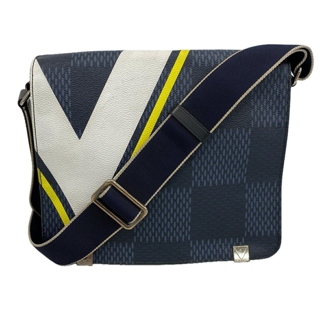 Louis Vuitton Damiera Attitude District MM Shoulder Bag, Navy, Men's, N44004: --- Catalog ---Category: SizeSize (HxWxD): 25cm x 24.5cm x 7.5cm / 9.84'' x 9.64'' x 2.95''Category: DesignType: Shoulder bagColor: NavyGender: MenCategory: GeneralMPN: N44004Brand: Louis Vuitton--- I
