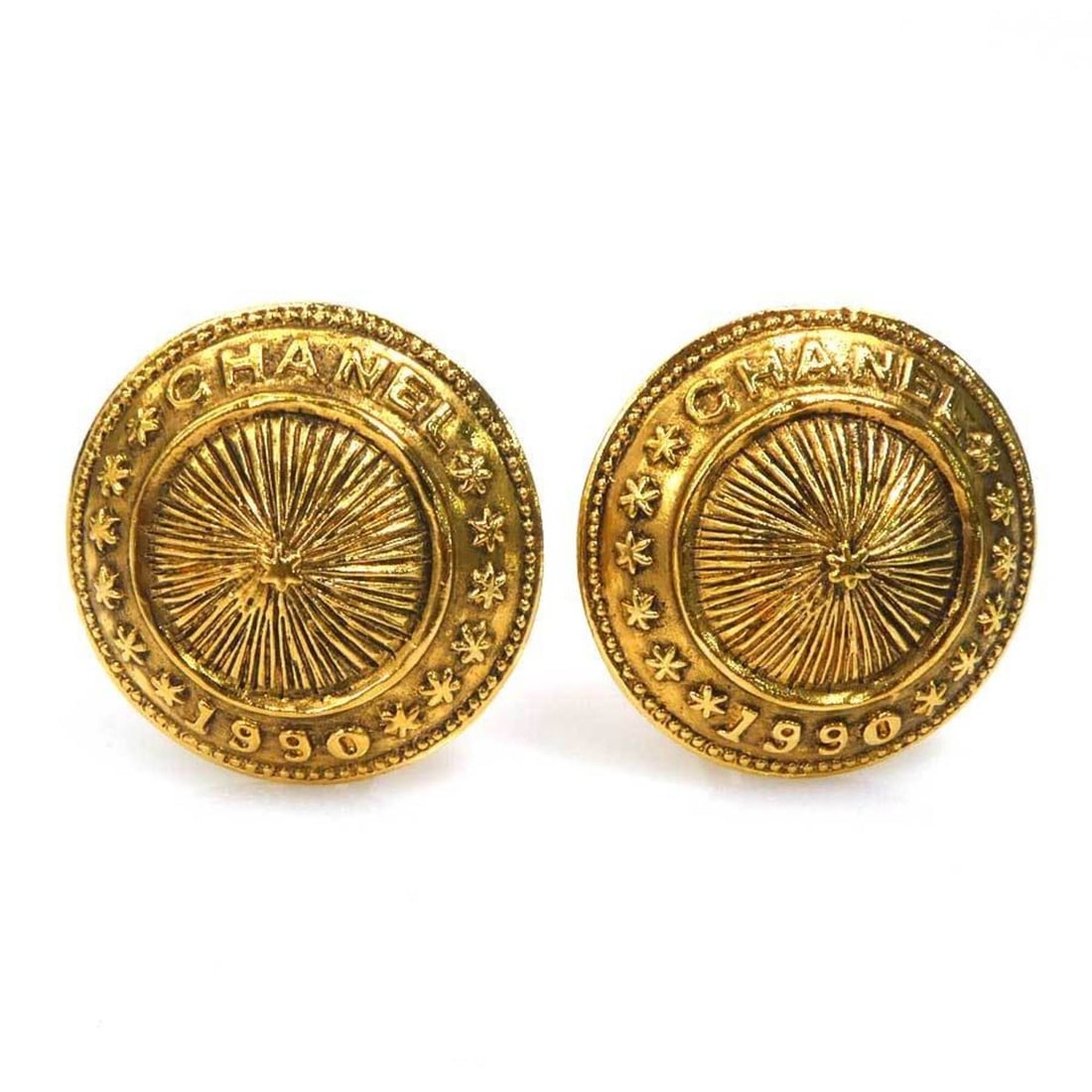Chanel earrings, metal, gold, women's, e62148a: --- Catalog ---Category: SizeSize (HxWxD): 30.00mm x 30.00mm / 1.18'' x 1.18''Category: DesignType: Clip earringsColor: GoldGender: WomenMaterial: MetalCategory: GeneralBrand: ChanelCountry of Origin: