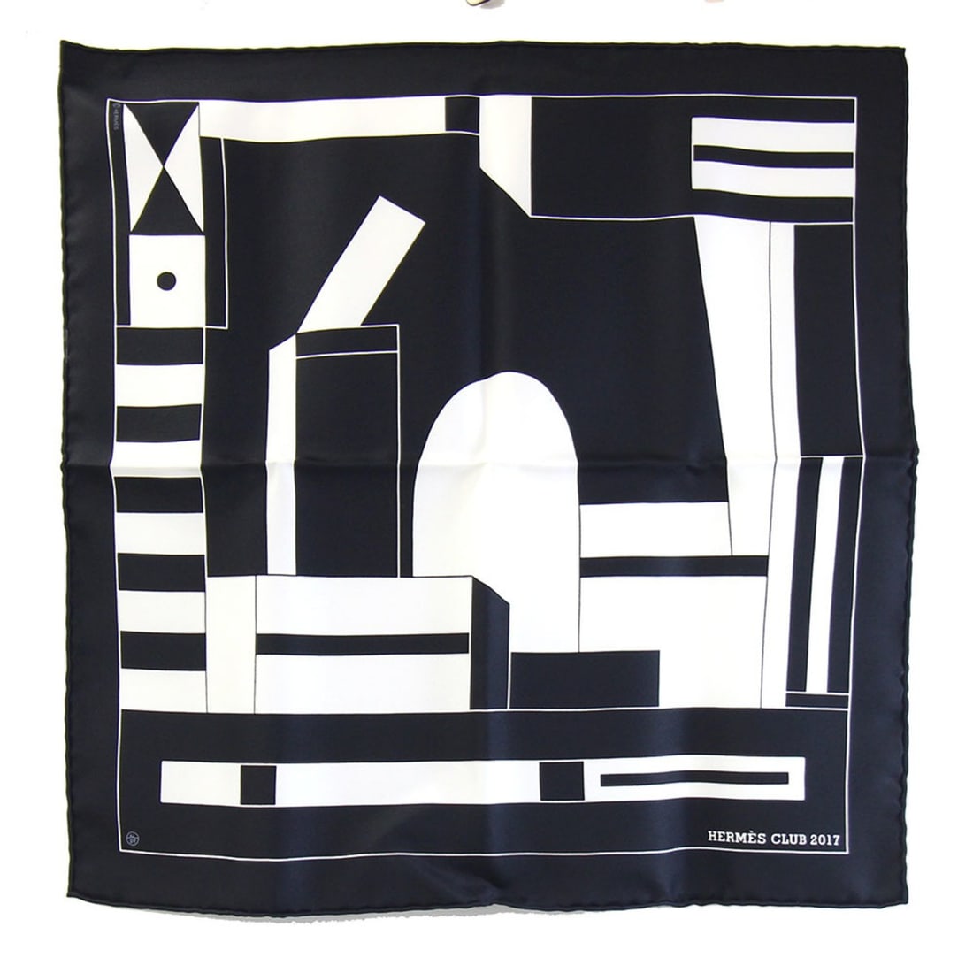 Hermes Scarf/Muffler, Carre 42, HERMES CLUB 2017, Black and White, 100% Silk, Petit Pocket Square,: --- Catalog ---Category: SizeSize (LxW): 41.5cm x 42cm / 16.33'' x 16.53''Category: DesignType: ScarfColor: Black, WhiteGender: WomenMaterial: Silk Category: GeneralBrand: HermesCountry of Origin: Fra