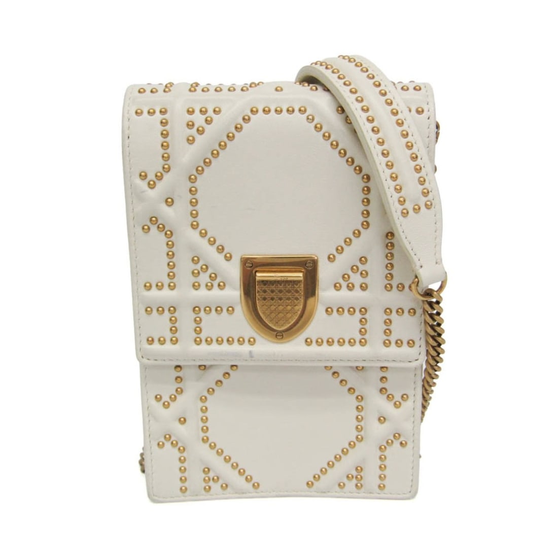 Christian Dior Diorama Studs Chain Shoulder Bag Women's Leather Shoulder Bag White: --- Catalog ---Category: SizeSize (HxWxD): 16.5cm x 11cm x 7cm / 6.49'' x 4.33'' x 2.75''Strap Length: 117cm / 46.06''Category: DesignType: Shoulder bagColor: WhiteGender: WomenClosure: Magnetic snapM