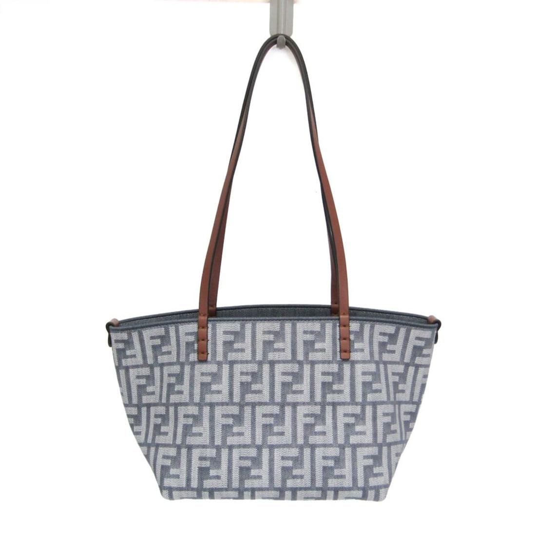 Fendi ROLL Small 8BH424 Reversible Women's Canvas,Leather Shoulder Bag,Tote Bag Brown,Gray: --- Catalog ---Category: SizeHandle Drop: 28.00cm / 11.02''Size (HxWxD): 18cm x 22.5cm x 14.5cm / 7.08'' x 8.85'' x 5.7''Handle Length: 60cm / 23.62''Category: DesignType: Shoulder bag, Tote bagColor: