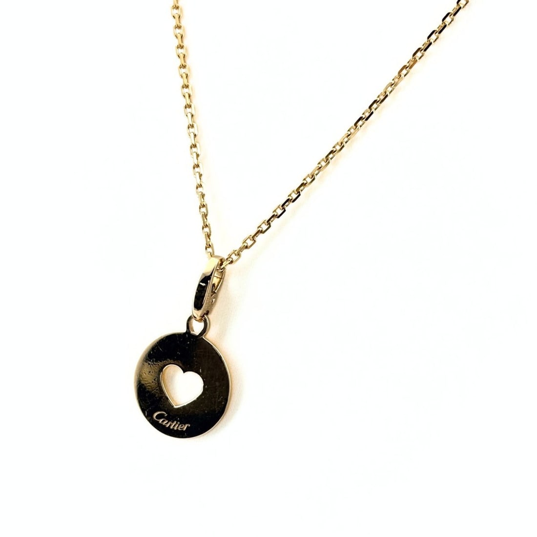 Cartier Heart Medal YG Yellow Gold Pendant Necklace 750 Women's: --- Catalog ---Category: SizePendant Size: 28.1mm x 16.1mm / 1.1'' x 0.63''Neck Circumference: 42 cm / 16.53''Category: DesignGender: WomenMaterial: Yellow gold (18K)Necklace Type: NecklaceCategory: G