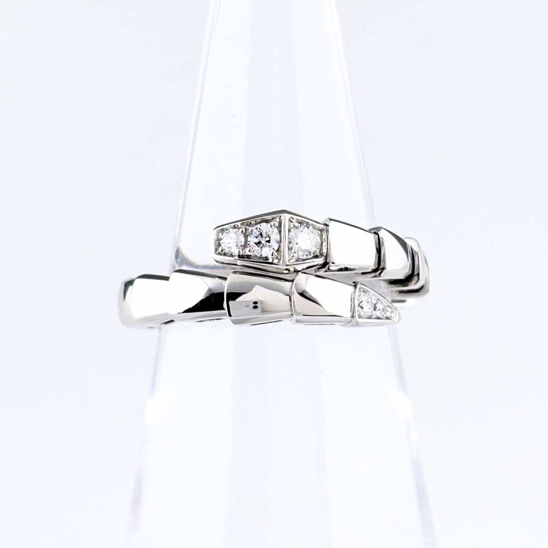 Bulgari BVLGARI Serpenti Viper Ring, a ring with small diamonds, 750 diamond, for women.: --- Catalog ---Category: SizeJP Size: 11.5US Size: 6Category: DesignType: Band ringStone: DiamondGender: WomenCategory: GeneralBrand: Bvlgari--- Item List ---Section: ConditionRanking: Rank AB Used - 
