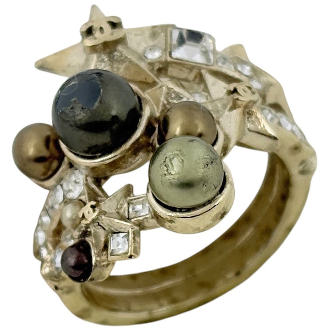 Chanel ring, Coco Mark star design, GP (gold plated) finish, rhinestones, faux pearls, gold,: --- Catalog ---Category: SizeJP Size: 11.5US Size: 6Category: DesignType: Band ringColor: GoldGender: WomenMaterial: Gold plating, RhinestoneCategory: GeneralBrand: Chanel--- Item List ---Section: Con